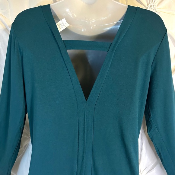 NWT Women’s Green, Low Cut Back, Long Sleeves Top- Large - Picture 6 of 9